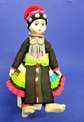 Hmong ethnische Puppe aufwendige Kleidung & silberne Metallakzente China/S.E. Asien 13 Zoll