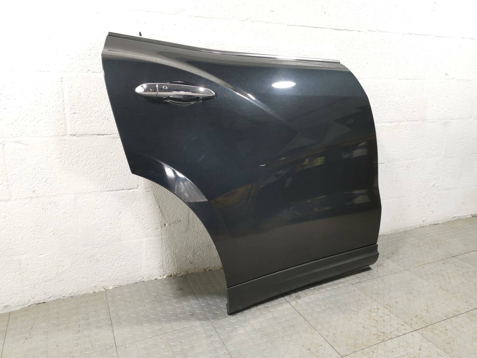 Maserati Levante S AWD 2017 Rear Right Door Shell Black Color HP29052A OEM