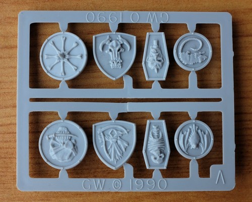 Plaquette De Boucliers Warhammer Fantasy Citadel (The Old World) – Pour L'armée De L'Empire – Occasion Très Bon état