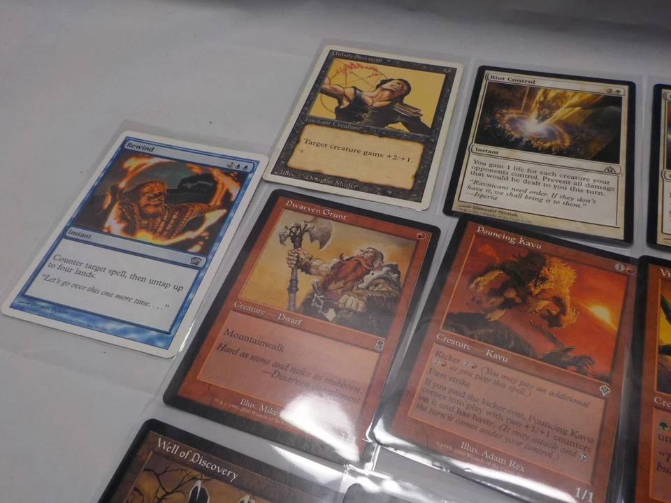 32 Old School Vintage MtG Card Lot  various sets look to be NM in penny sleeves - Image 3 of 4