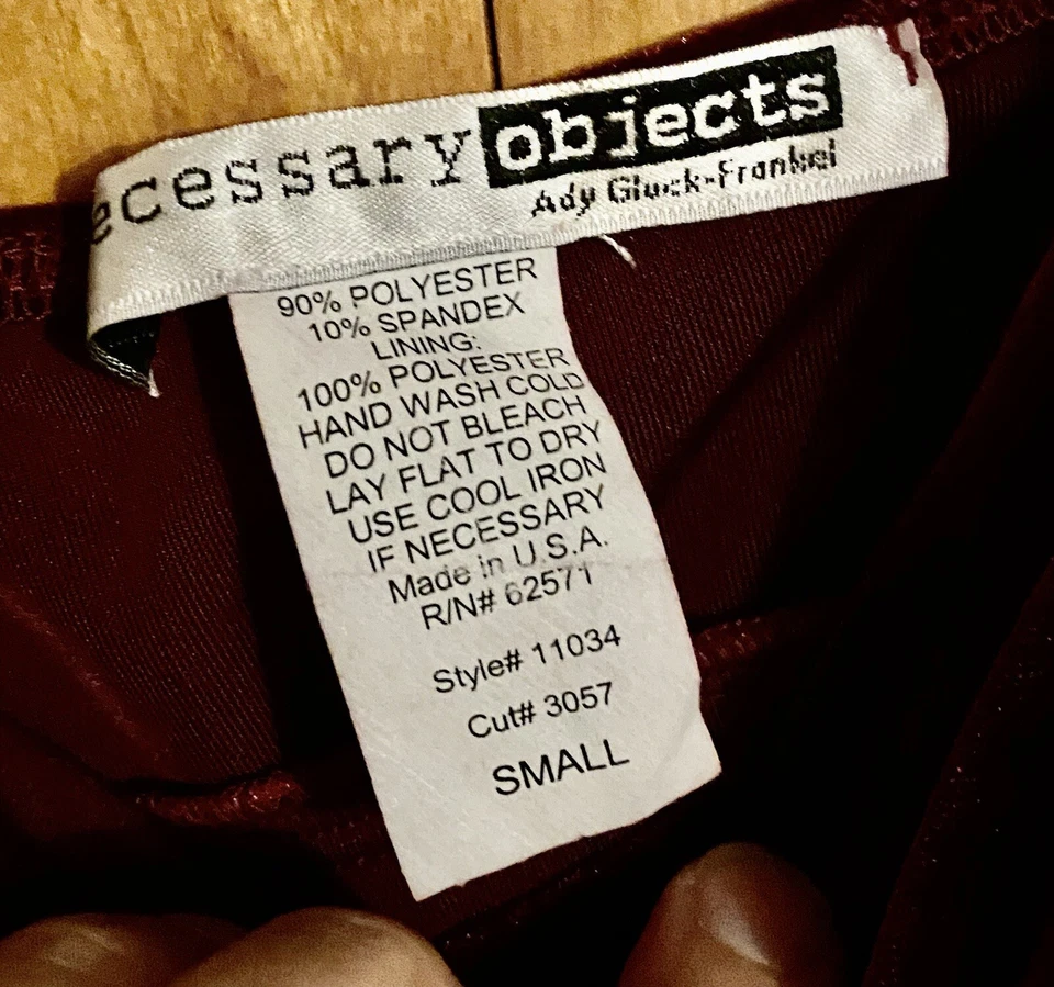 OBJETOS NECESARIOS MUJER TALLA S Borgoña Con Secuencias Top Sin Mangas Foto 2 de 4