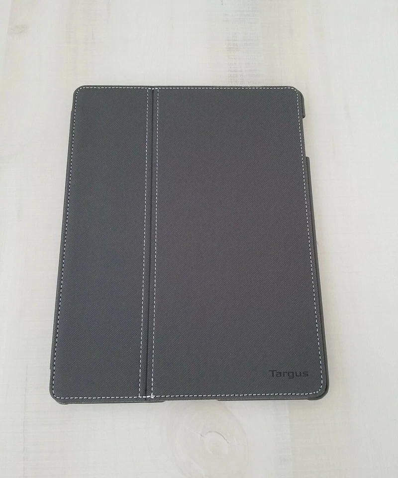 Targus Slim Padded Case for iPad 3 Generation - Charcoal Gray - New - Image 3 of 4