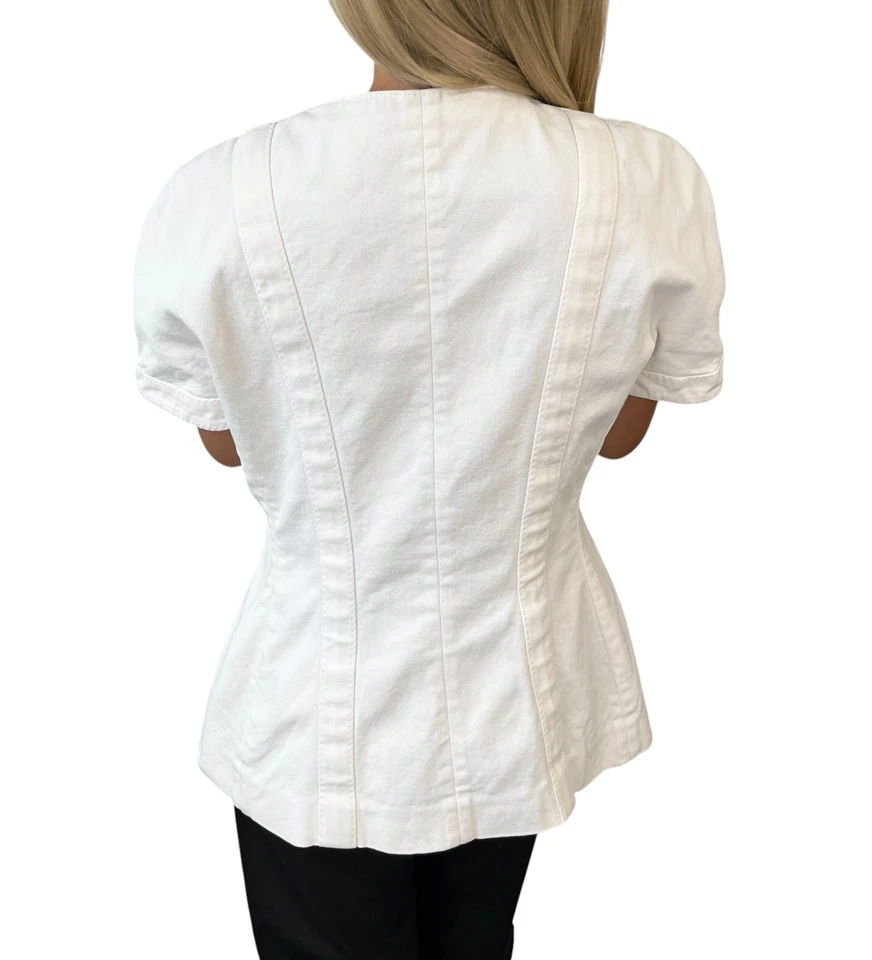 CHANEL Vintage CC Mark Logo White Denim Jacket Top Button Short Sleeve Cotton - Imagem 4 de 4