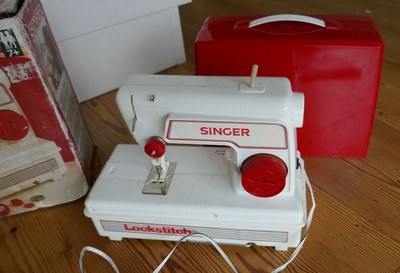Alte Singer Nähmaschine Kindernähmaschine Incl. Batterien | Ebay