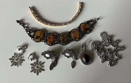 Vtg AVON 5 Piece Lot Costume JEWELRY Bracelets Pendant Earrings