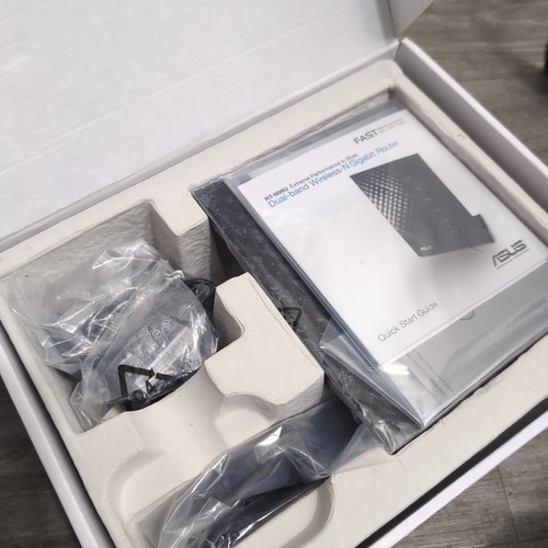 Asus RT-N56U 4-Port Gigabit Wireless-N Router 2.4 And 5 GHz 300 Mbps - Picture 3 of 4