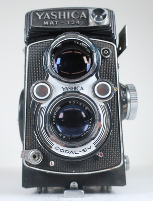 Yashica Mat-124 TLR 120/220 6×6 Film Camera w/ Yashinon 80mm as is