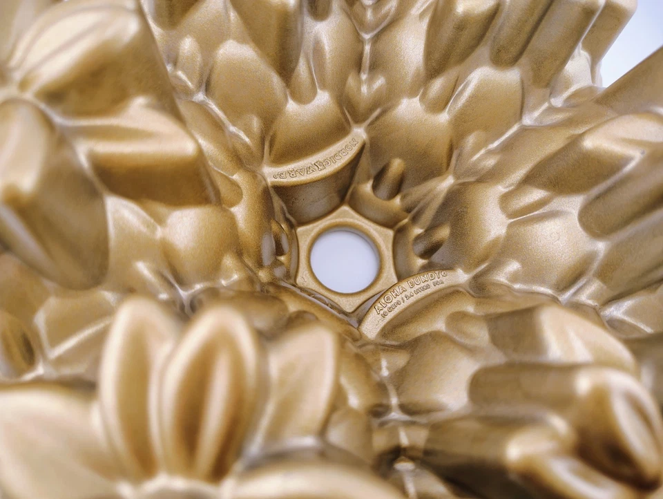 Nordic Ware Aloha Bundt Cake Pan, Gold, 10 Cup, Excellent Shape, **RARE** - Bild 4 von 4