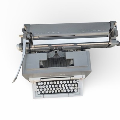 Vintage Olivetti Linea 98 Manual Typewriter