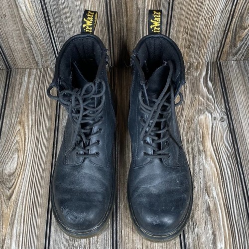 Dr. Doc Martens Boots Men’s 6 Women’s 7 Combat Boots Air Wair Black Leather Lace - Picture 2 of 8