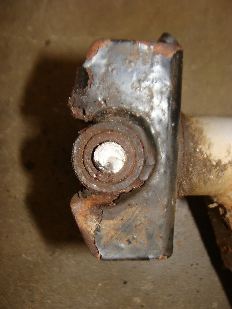 2001 SKI-DOO MXZ 800 ZX chassis left front trailing arm spindle