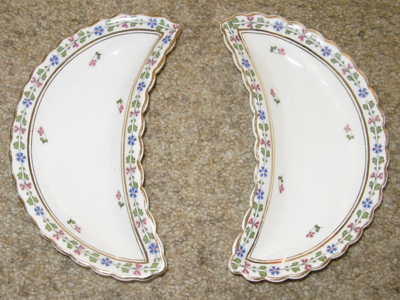 Vintage Mercer Semi-Vitreous Crescent Half Moon Bone China 2 Dishes Scallop Gold