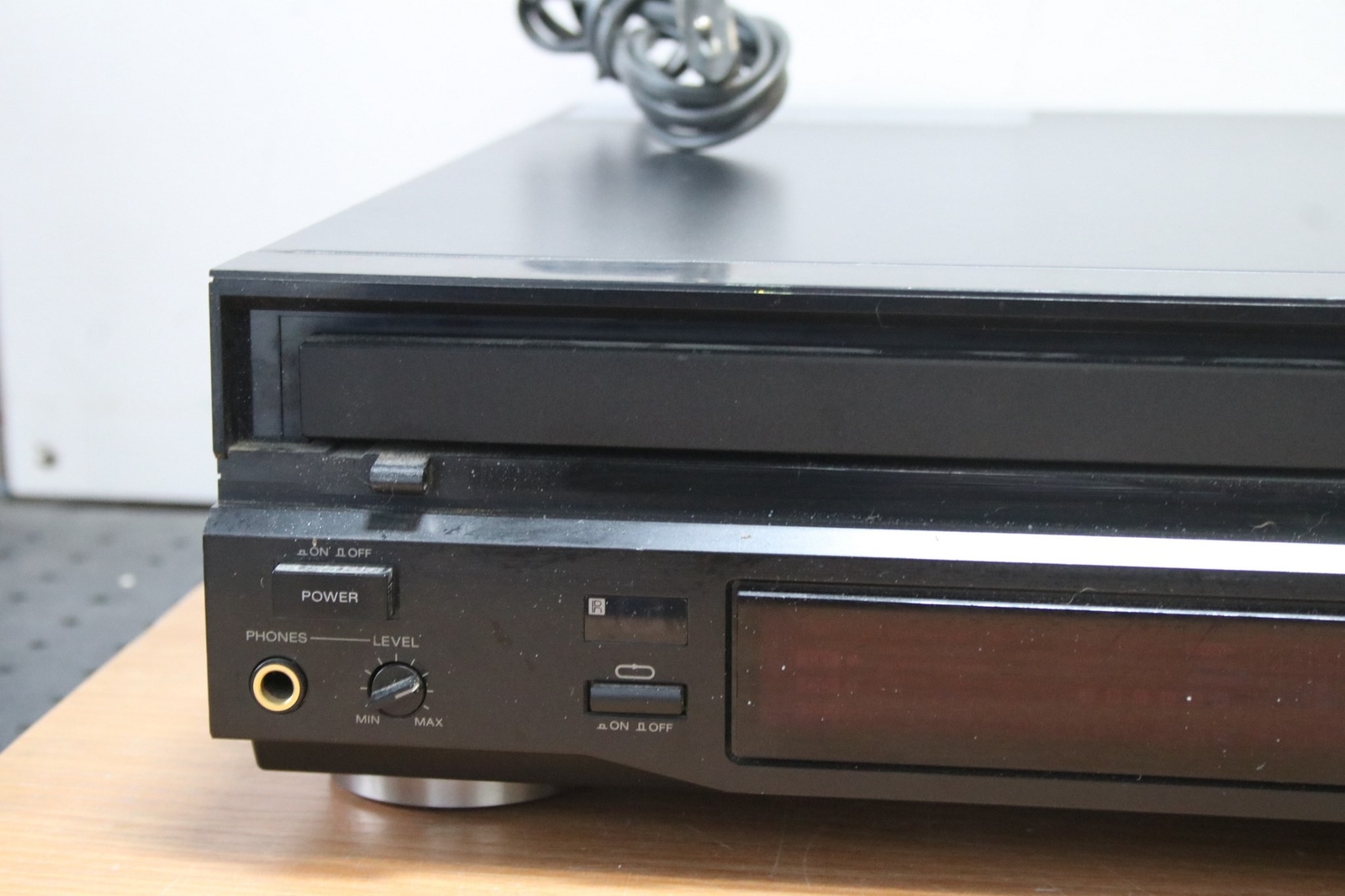 En panne, a reviser, pour pieces Lecteur Laserdisc SONY MDP333 PAL