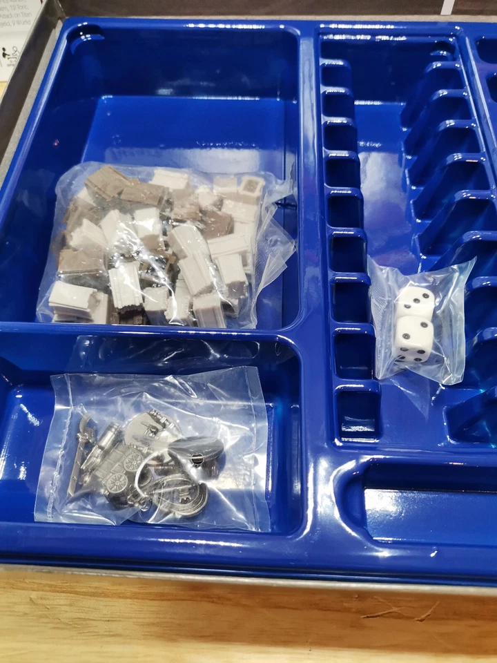 Gesellschaftsspiel - Monopoly Attack on Titan - ( ab 8 Jahren ) - NEUWARE - Bild 4 von 4