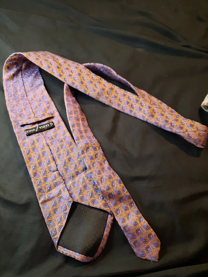 Corbata de seda DONA DONA IMPRESIONANTE COLORES MORADOS Y DORADOS ¡HERMOSOS patrones geométricos! Foto 4 de 4
