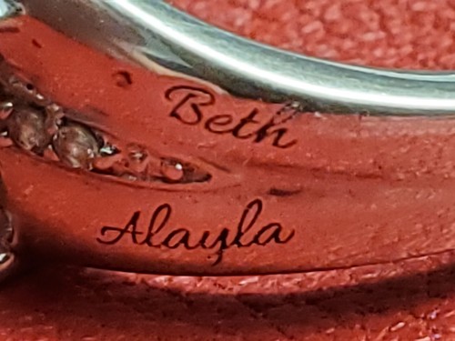 Metal Detecting Finds on The Beach - Engraved Silver 925 Ring With Gemstones - Picture 6 of 9