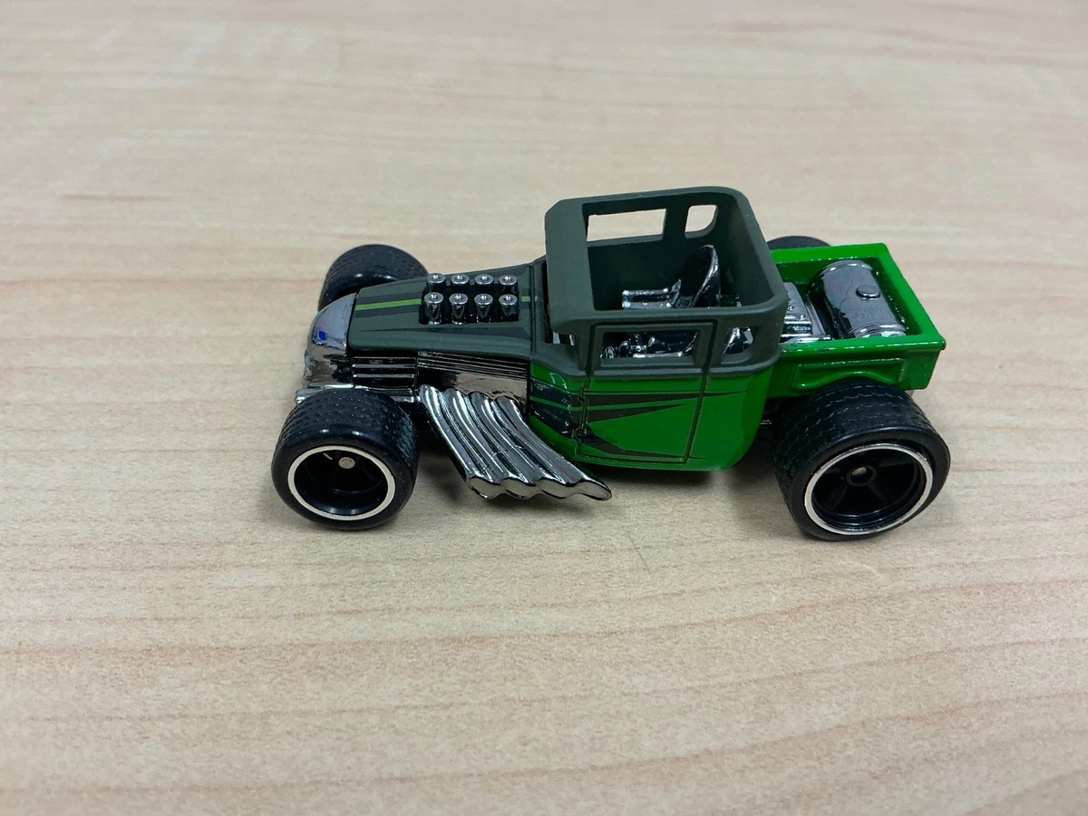 Hot Wheels Hot Wheels Larry's Garage Diecast & Toy Vehicles for