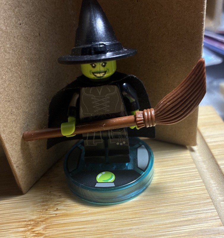 LEGO Dimensions: Wicked Witch of the West minifigure + base Tag