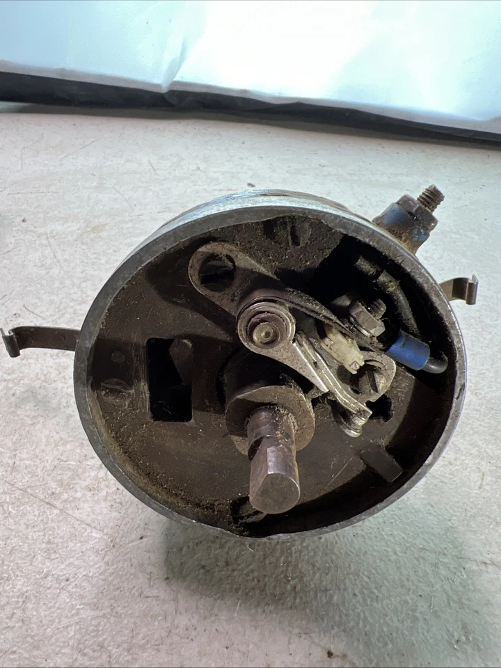 Distribuidor Ford Flathead V8 vintage - pieza de encendido de engranaje de leva estilo temprano Foto 2 de 4