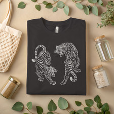 Camiseta Gráfica Lucha de Tigres - Estampado Vintage Estilo Japonés Dos Tigres A324