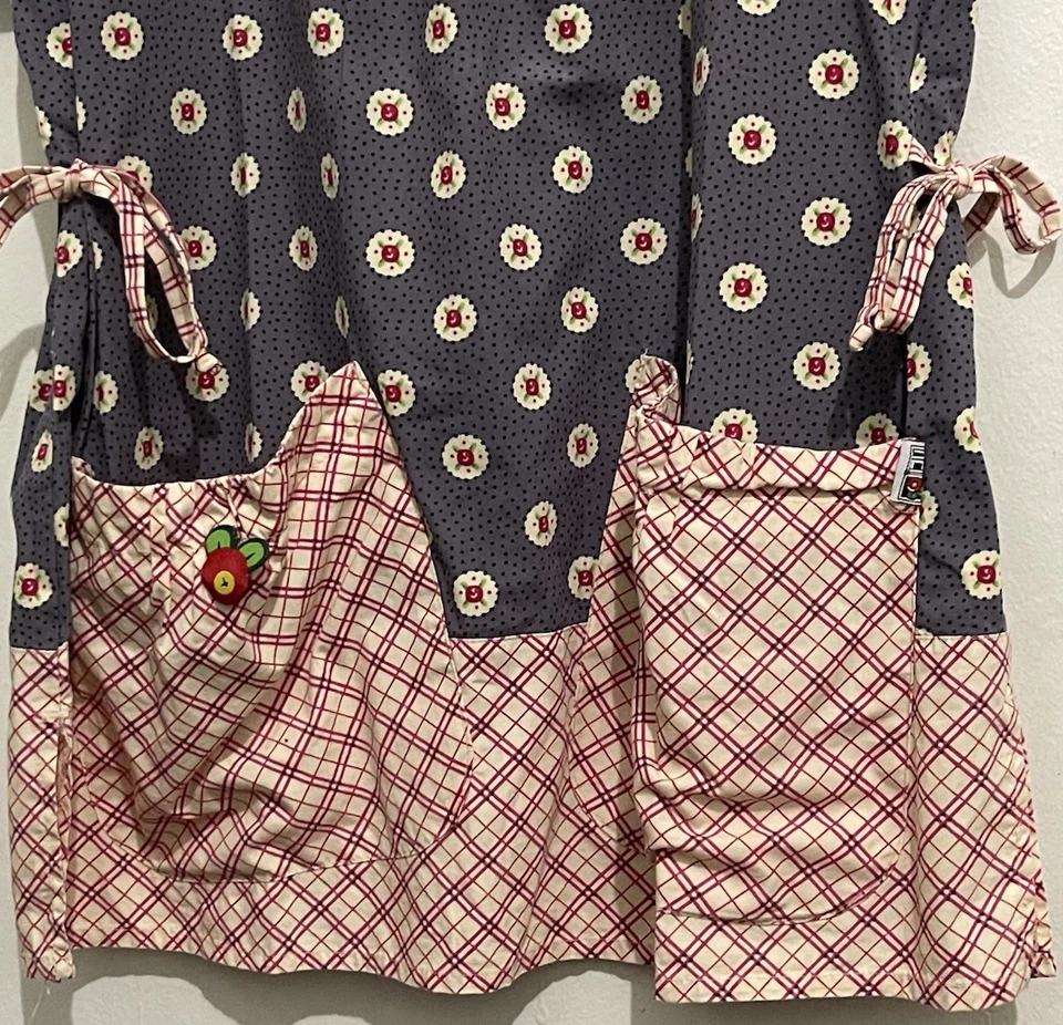 Mary Engelbreit Scrubs Top Size Small Multicolored Preowned - Image 3 of 4