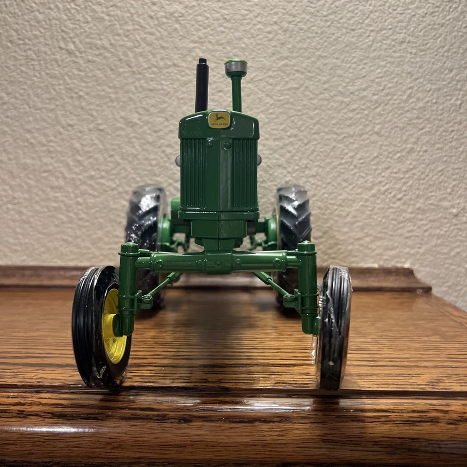 NIB 1/16 John Deere 730 Hi-Crop Diesel 2011 Two Cylinder Club Expo XXI ZFN16206A - Image 2 of 4