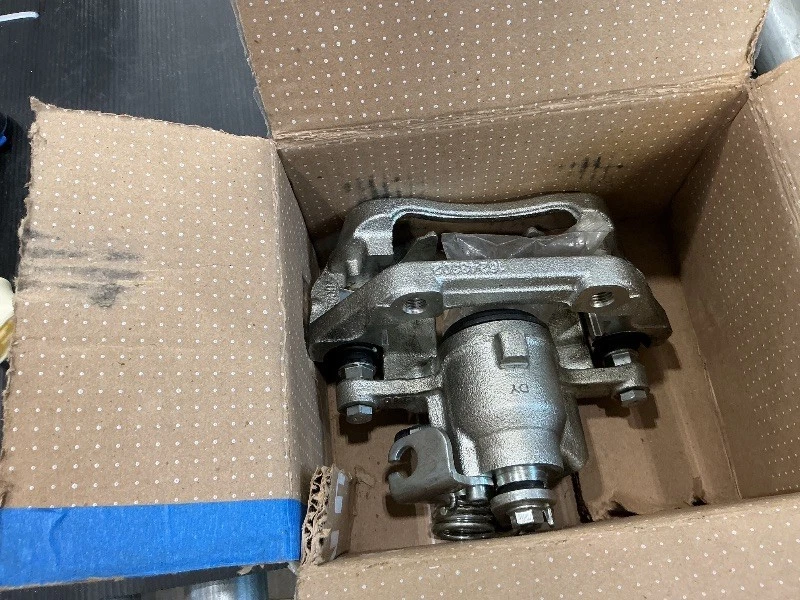 左后驱动侧制动卡钳带支架适用于福特 Explorer Flex Taurus MKT — 第 2/4 张图片