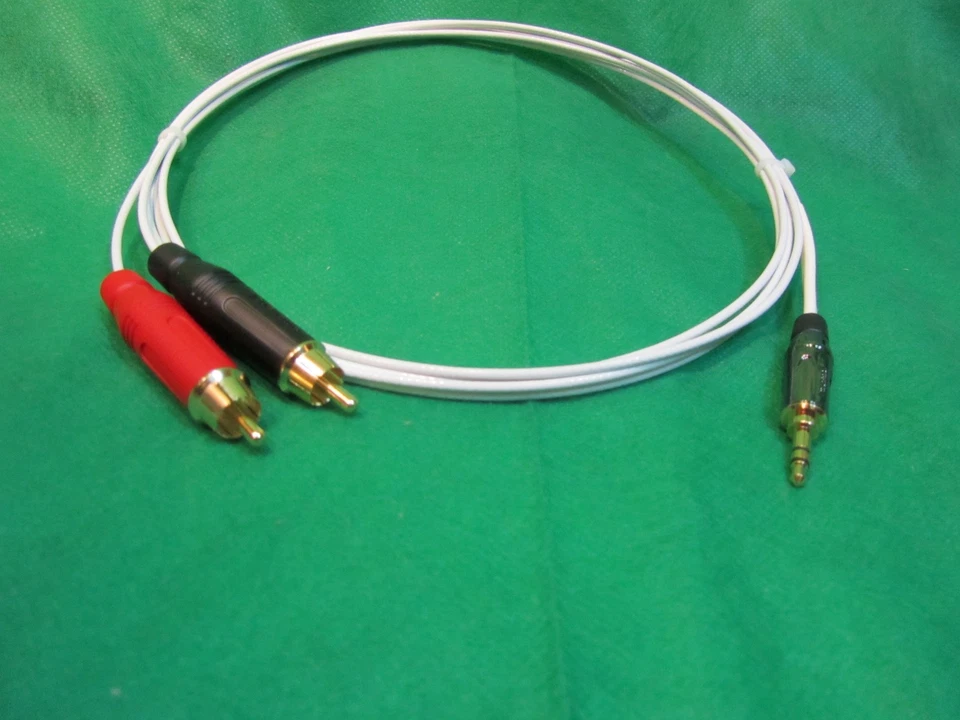 CABLE DE INTERCONEXIÓN AUX AUDIÓFILOS RCA DUAL PLATEADO 3,55 MM 1/8" 5 FT. Foto 2 de 4