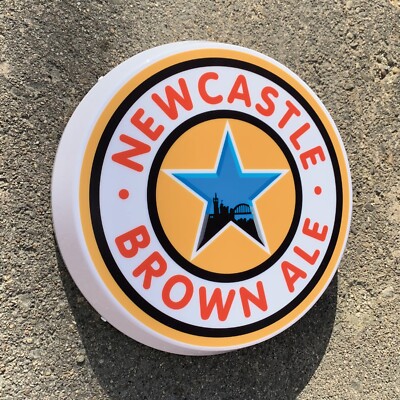 NEWCASTLE BROWN ALE beleuchtetes LED-Barschild Logo Pub Bier Mann Höhle Garage Schuppen