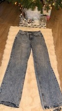 Jeans, Kleid, T-Shirts, Shorts, Lederjacke. V...