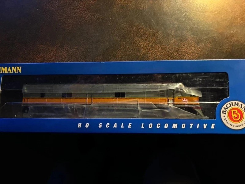 HO BACHMANN ENGINE MILWAUKEE ROAD  W/DCC READY WITH SOUND INSTALLED