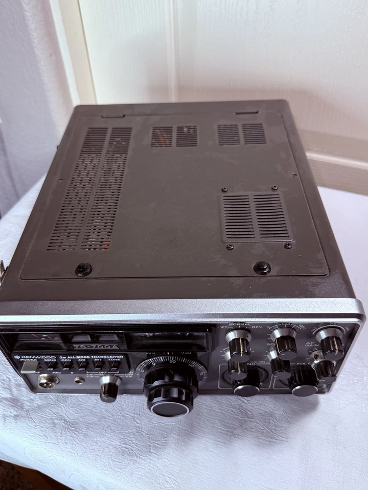 Kenwood TS-700A 2m All Mode Transceiver Tested Working Vintage Ham Radio - Image 4 of 4