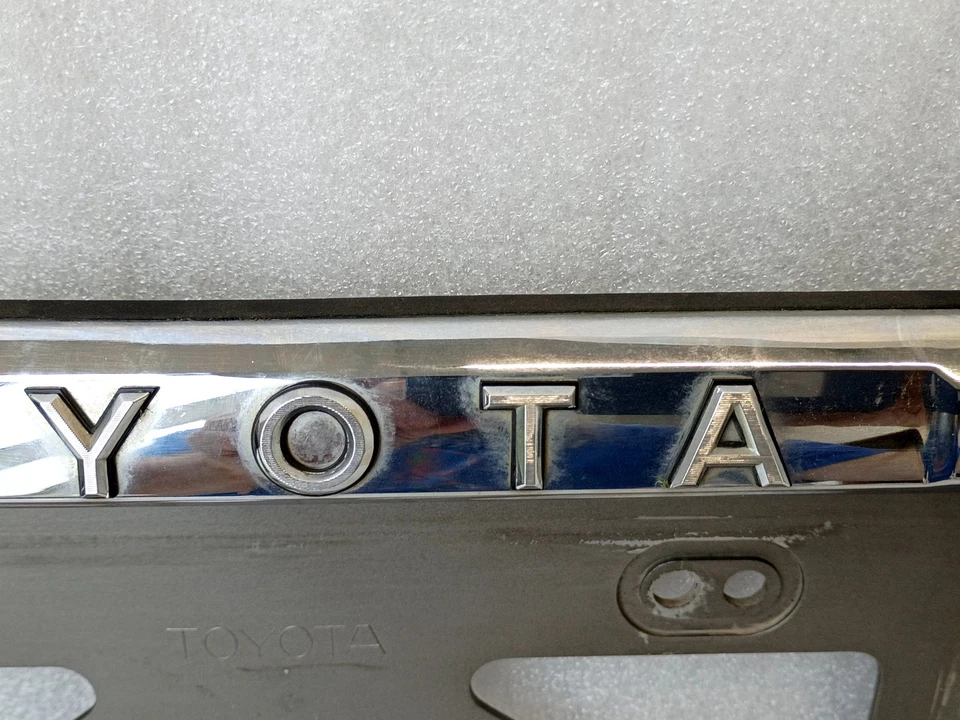 Soporte de matrícula cromado 90-95 4Runner / luces de reversa Toyota SR5 76811-8910 Foto 3 de 4