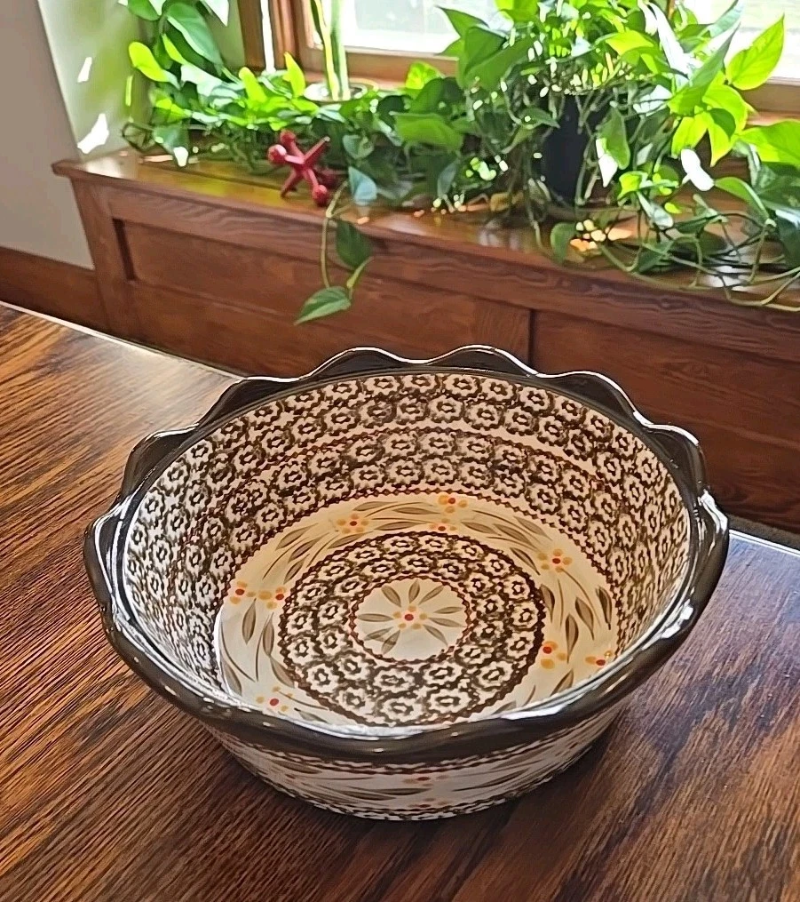 Temptations by Tara OLD WORLD BROWN 9¼" Scalloped Edge Baking Dish Pie Casserole