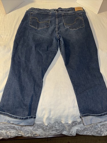 Levi Strauss Signature Mid-Rise Capri Blue Jeans Women's 18 Waist 34 Inseam 21 - Picture 8 of 14