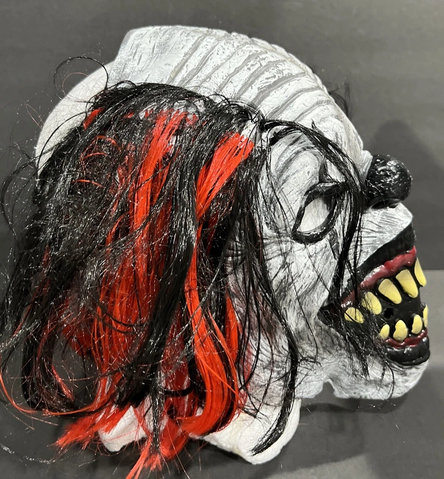 Máscara de Halloween de payaso de carnaval asesino aterrador con suéter de látex de cabello rojo/negro Foto 3 de 4