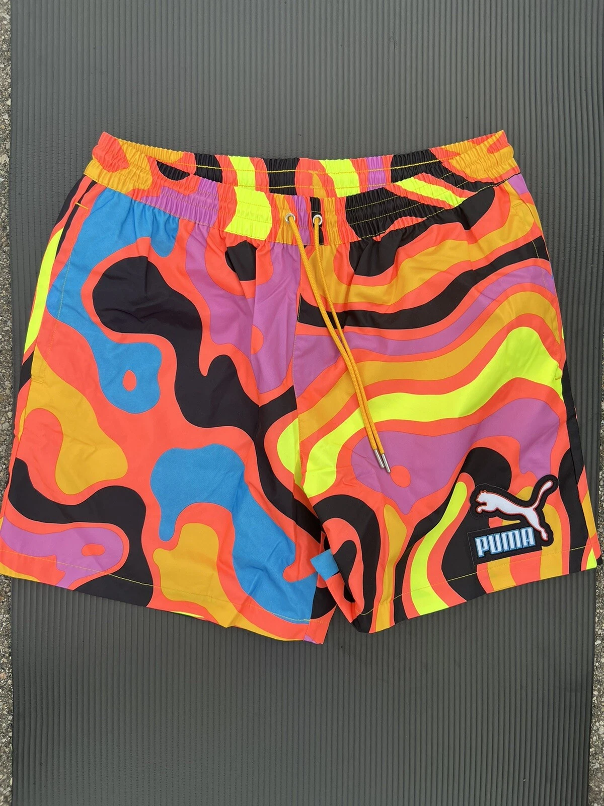 538408 01 X Large $50 PUMA LAVA HOT CORAL RAVE CALCIO 6” PANTALONCINI ESTIVI POLIESTERE