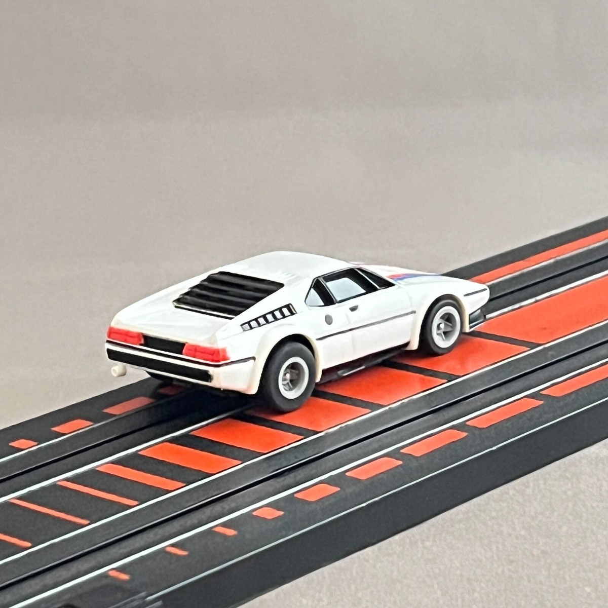 AFX BMW M1 0016 White HO Slot Car Turbo Chasis Tomy In Stock