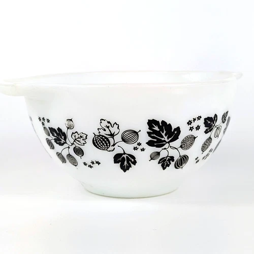 Vintage Pyrex Glass Gooseberry Black White Cinderella Bowl #441 - 1 1/2 Pint