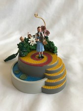 2006 Hallmark Keepsake Ornament Wizard of Oz “Dorothy and the Munchkins”