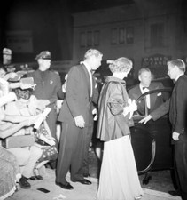 Clark Gable guest leaving premier to Showboat Los Angeles 1951 Old Photo 1