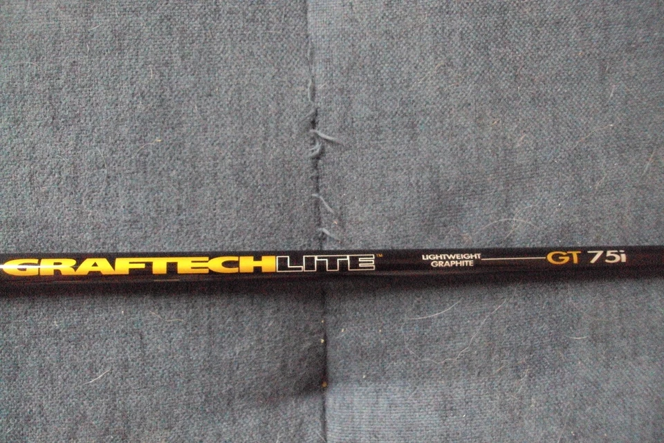 Callaway Razr X HL AW Graftech Lite wedge flex graphite 35" midsize grip - Image 3 of 4