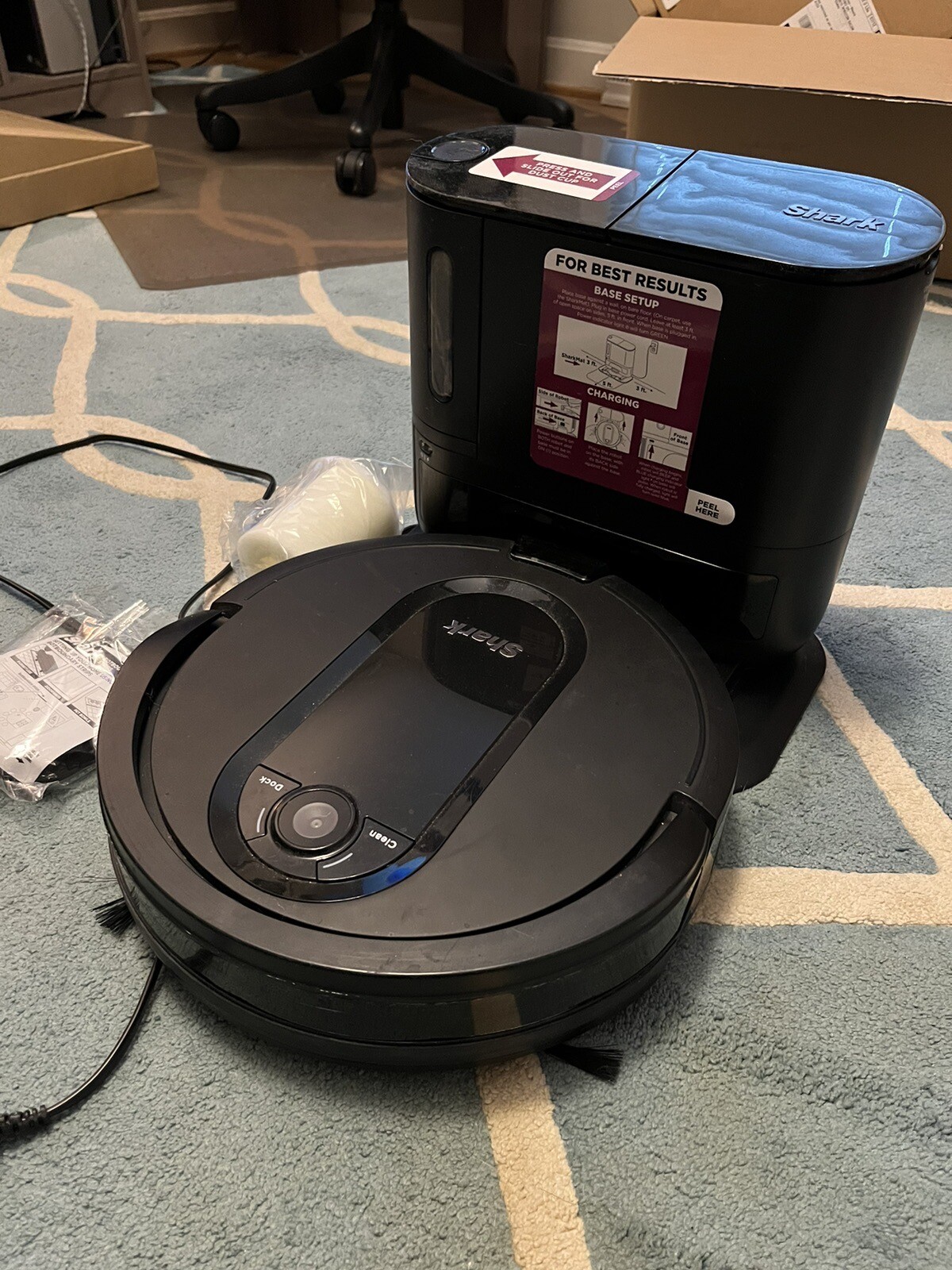 USED Shark RV100AE/UR1000SR IQ AppControlled SelfCharging Robot