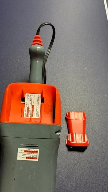 Black & Decker AV1500 12V DustBuster Car Auto Vacuum, clean with attachment - Image 4 of 4