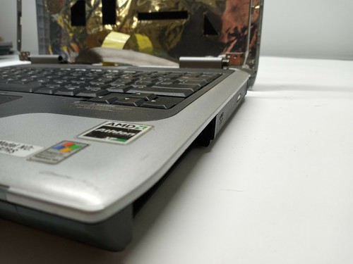 Compaq 2132RS Presario 2100 Laptop NO Ram/CPU/HDD/Caddy/Screen FOR PARTS - Picture 6 of 12