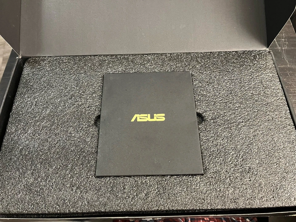 ASUS Graphics Card - HD 6670 - 2GB Memory - HD6670-2GD3 - Image 3 of 4