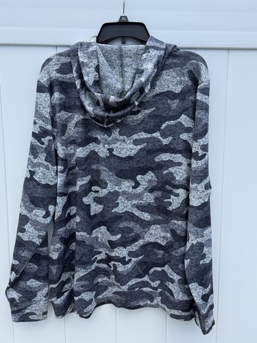 NWT Boston Bruins Antigua Gray Camo Hockey Sweater/Hoodie Pullover X-Large - Picture 2 of 4