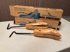 Set of 2 Vintage Women's Shoe Stretchers Wooden Medium 6w - 8n Right  Left Foot