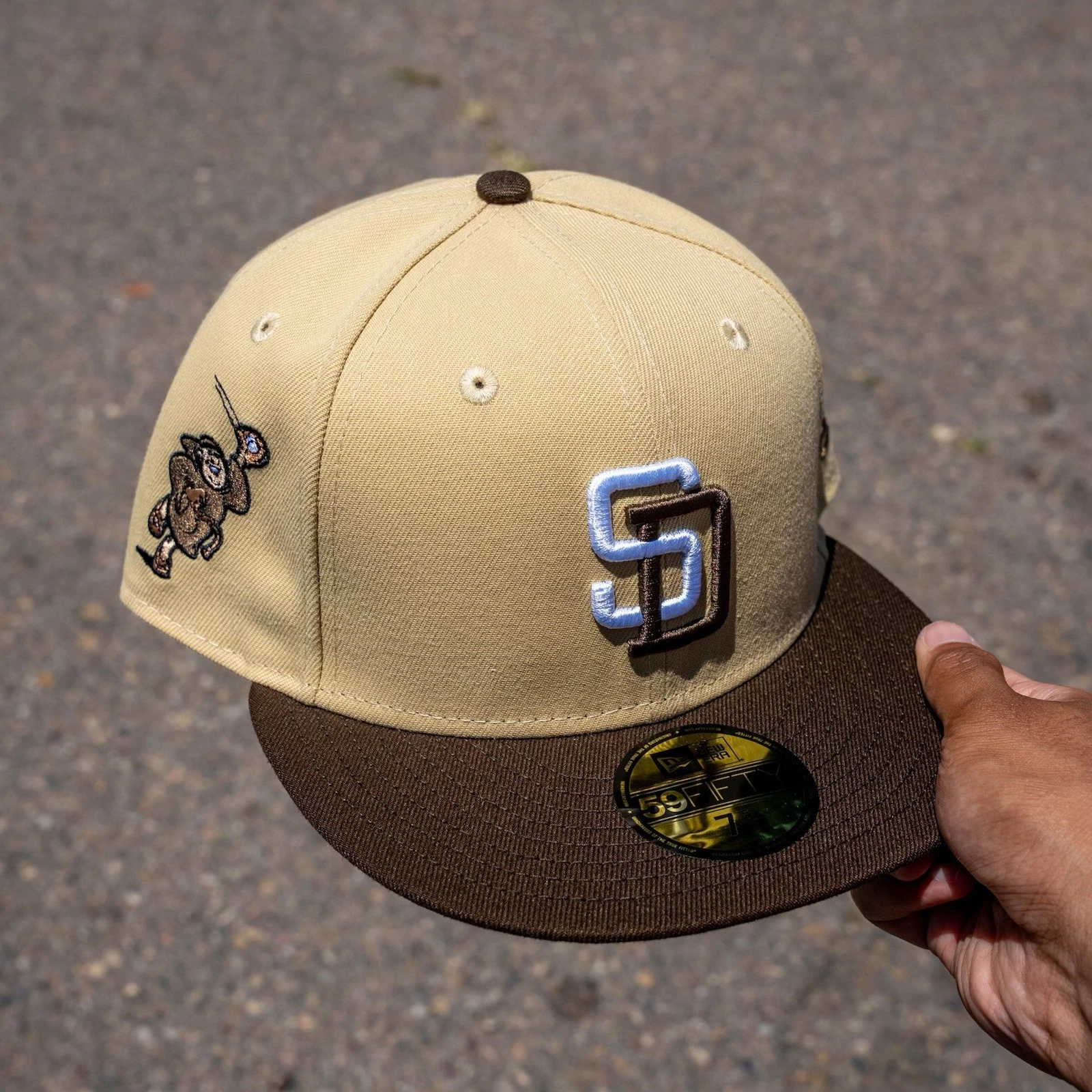 New Era 59FIFTY San Diego Padres Catching Friar Patch Khaki Brown Green UV