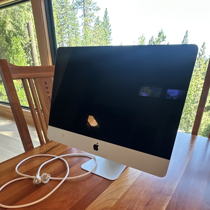 Apple iMac Series Apple iMac All-in-One Desktop Computer - Silver